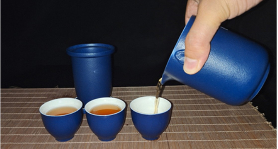 大宋定窯藍釉快客杯套裝，讓你隨時隨地沖出一杯香茗